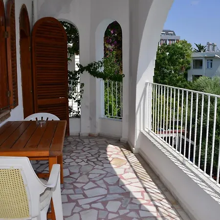 アパートホテル Aquarius 4*