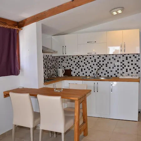 Aquarius アパートホテル シダ